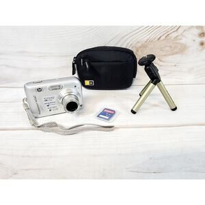 HP PhotoSmart M547 Point & Shoot Pocket Digital Camera DIGICAM W/ Card & Case